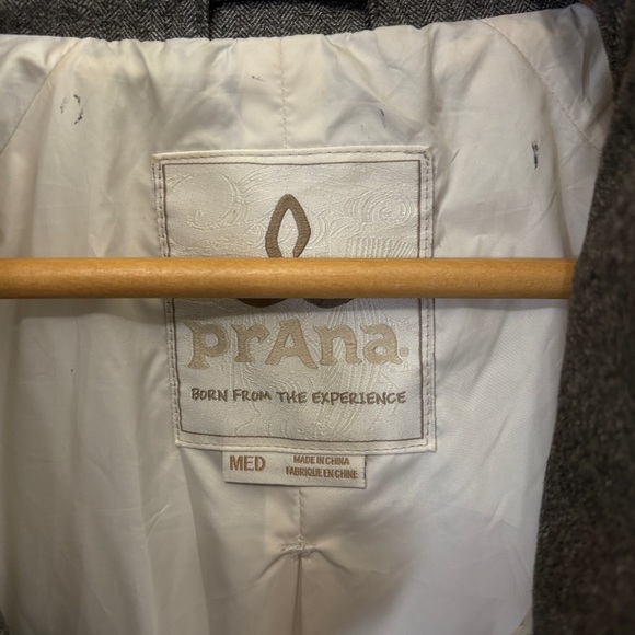 Prana White and Gray Puffer Jacket with Quilted Sleeves - Picture 3 of 4